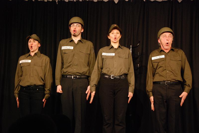 18 Militaerklamotte 1.JPG